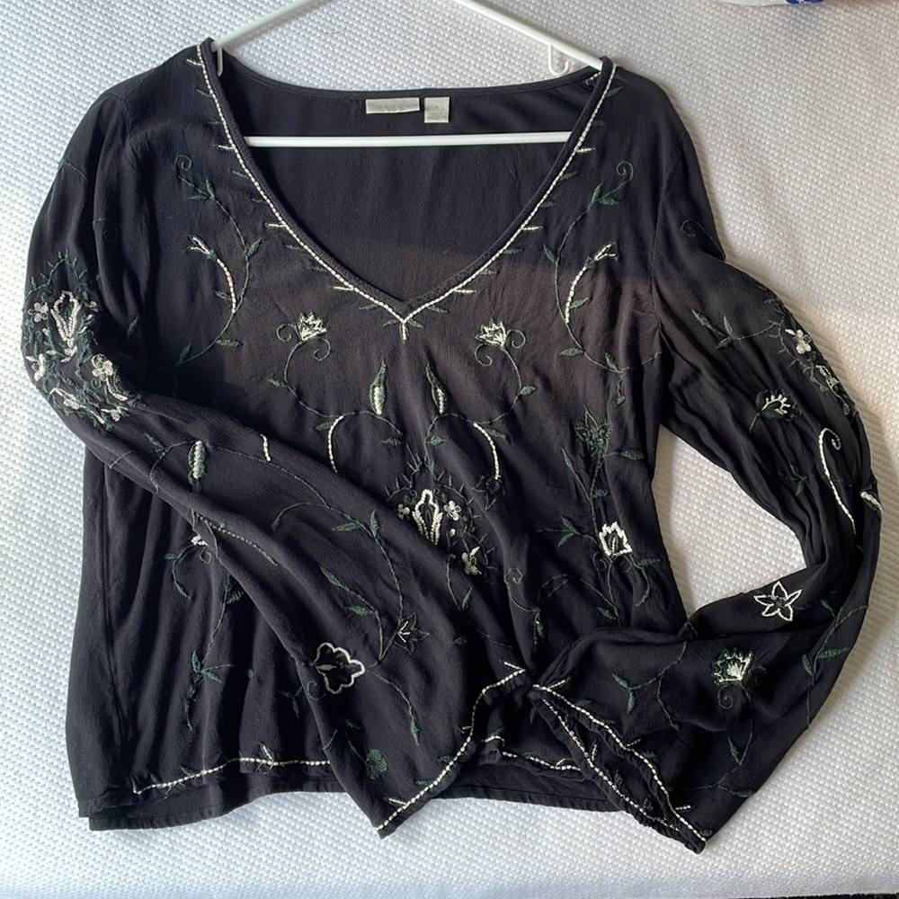{Hinge} Long Sleeved Embroidered Top